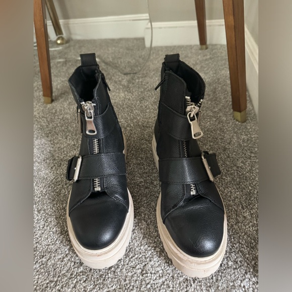 Dolce Vita Black Avari Buckle Ankle Boots - Picture 5 of 6